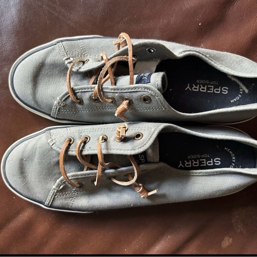 Sperry women’s Tan Boat Shoes